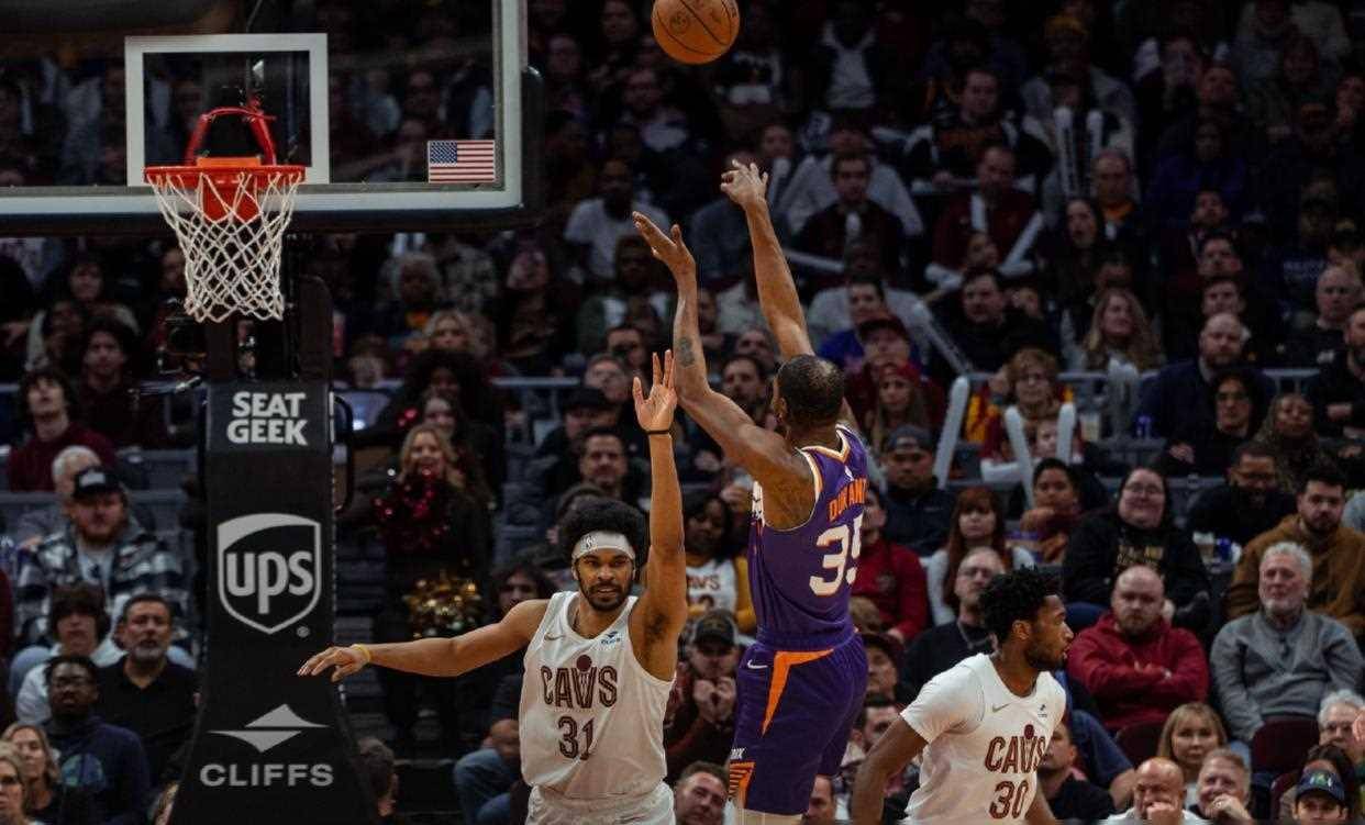 爱游戏-包含杜兰特在巴黎圣日耳曼比赛中重返赛场，比赛局势复杂引发热议！引发球迷热议的词条