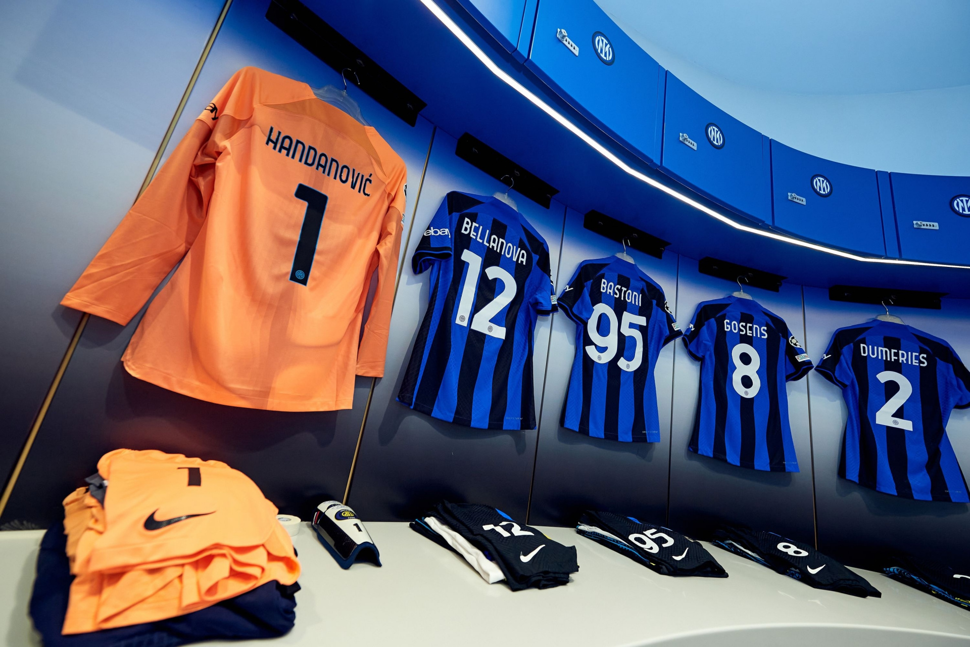 AYX GAMES-今晨洛杉矶湖人更衣室发声：欧冠节点到来，更衣室稳定，医务组通报恢复的简单介绍